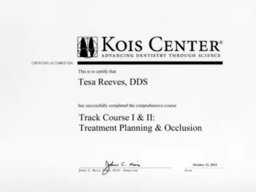 Kois Center certificate awarded to Dr. Tesa